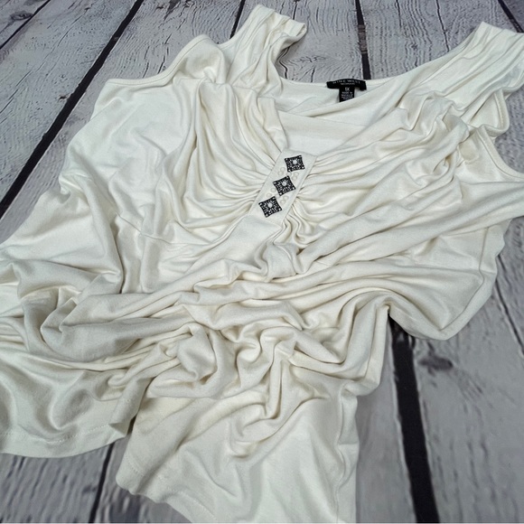 NINE WEST lightweight beige beaded embellished v-neck tank top, size 1X - Picture 9 of 12